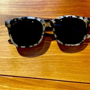 Proof sunglasses, acetate and wood frame, beautiful lenses! No scratches.